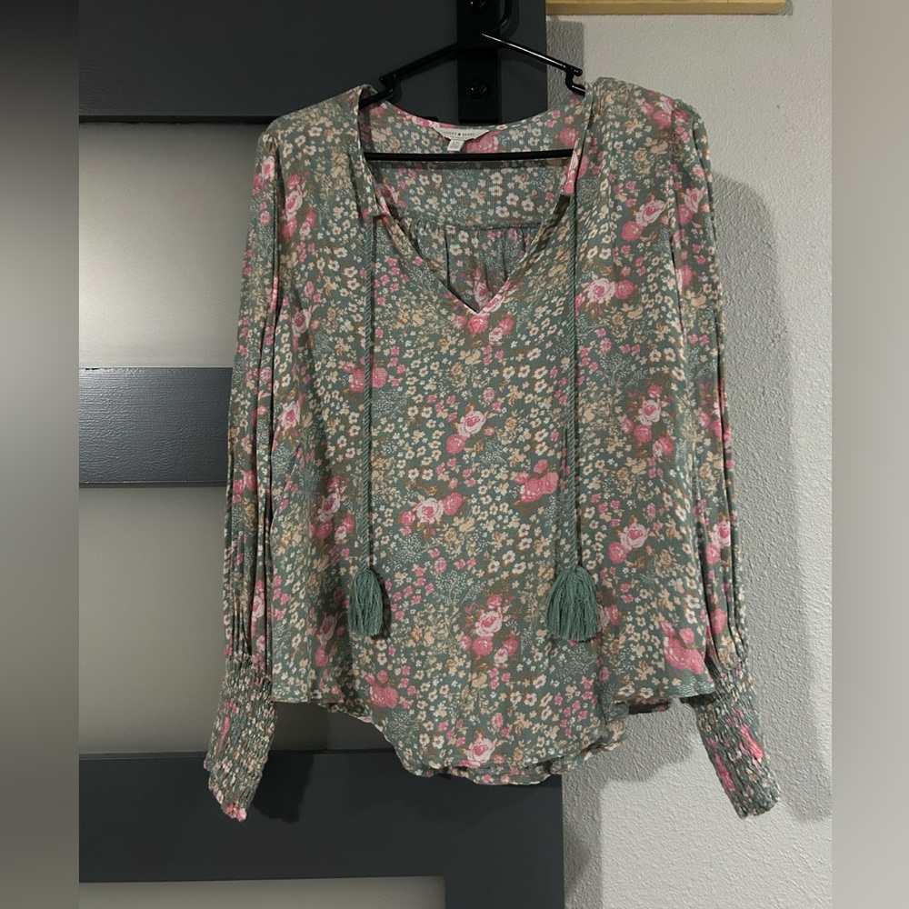Lucky Brand large long sleeve spring top. Worn once. Great condition.